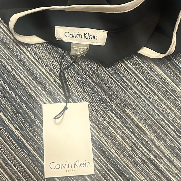 🆕Calvin Klein Size M Women’s Black Sleeveless White Trim Ruffle Front Top - Picture 6 of 9